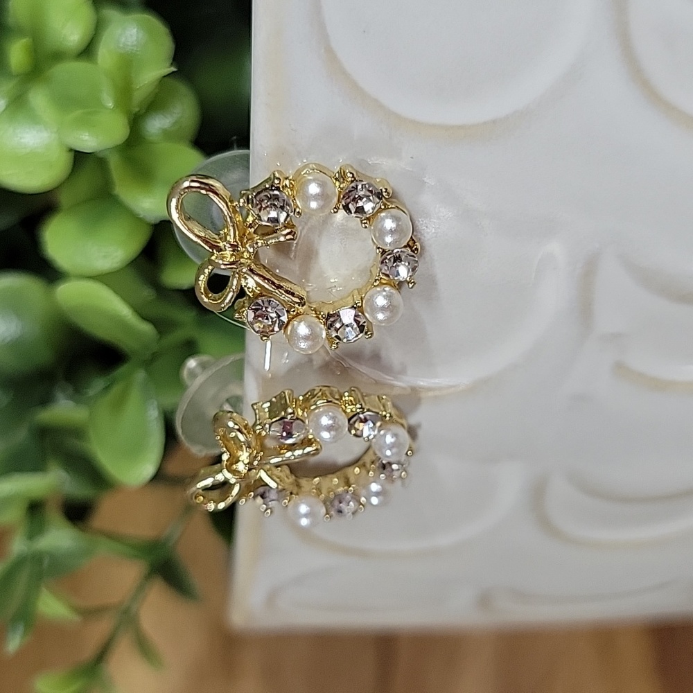 Wreath Sparkle Pearl Bow Stud Earrings, S925 - Picture 4 of 6